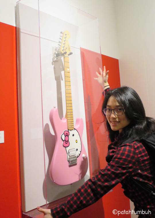 7 Hello Kitty Guitar