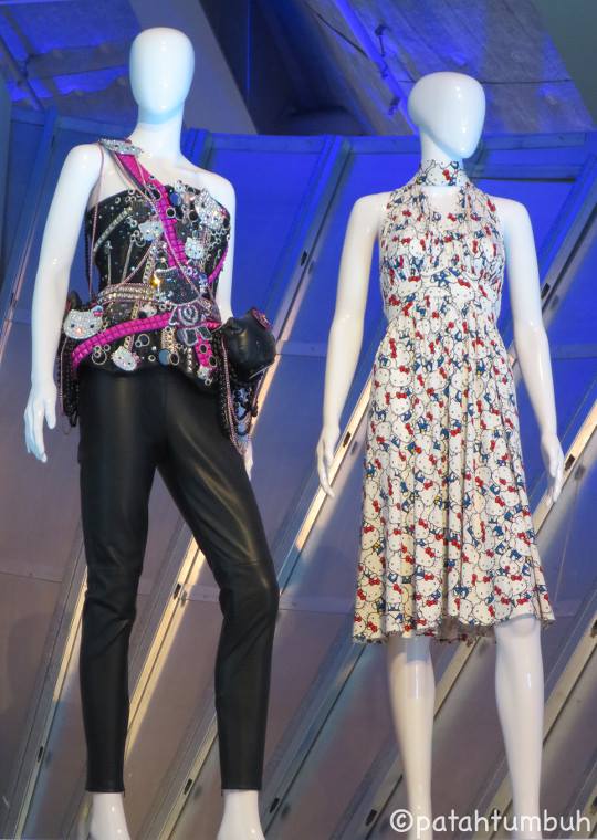 9Kate Perry and Paris Hilton Hello Kitty Dresses