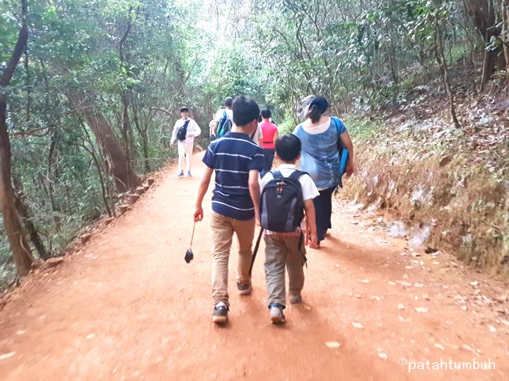 Phnom Bakheng Trail