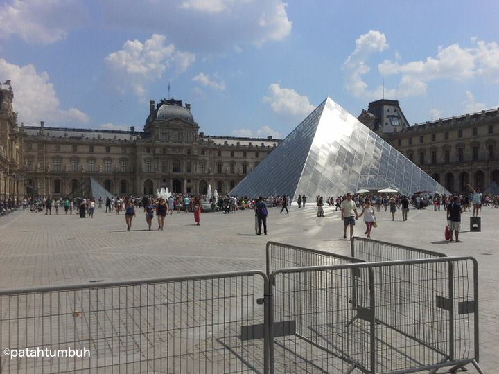 Pyramid Louvre