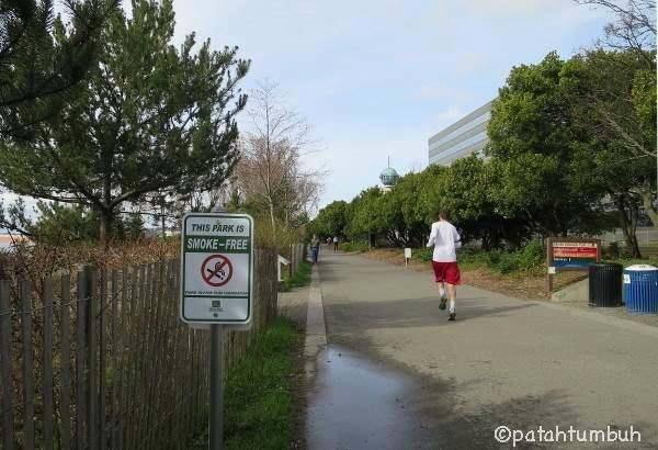 Marka daerah bebas rokok ada di mana-mana dan saya selalu menemukan banyak orang jogging di taman-taman. 