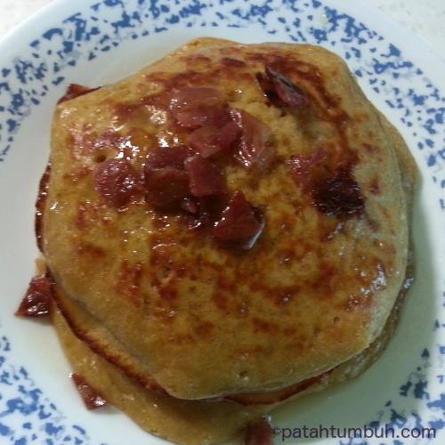 Pancake Santan dengan Sirup Maple