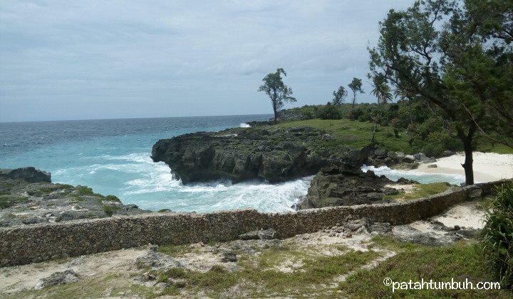 Pantai-Pantai Indah di Sumba