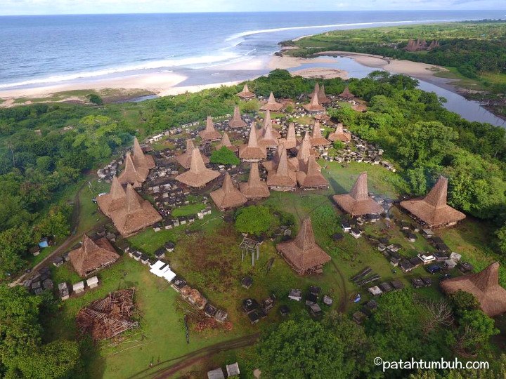 Pesona Kampung Adat Sumba