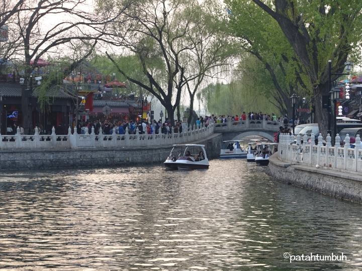 Lima Hari di Beijing: The Great Wall, The Ming Tombs, and The Back Lake (Bagian III)